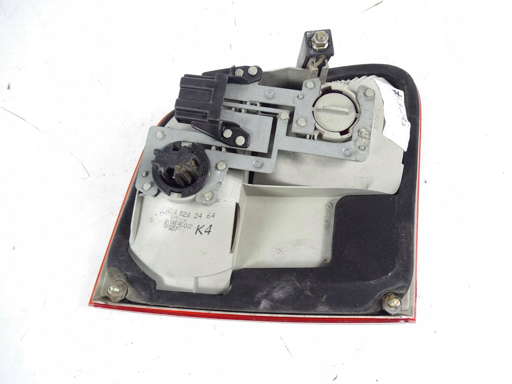 Mercedes Clasa E W210 COMBI LAMPĂ PORGAJ DREAPTA SPATE A2108202464 Product image