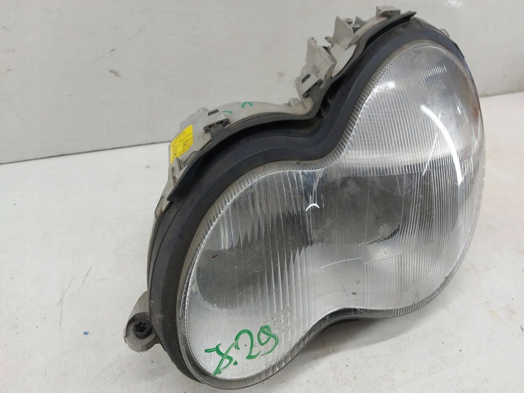 Mercedes-Benz Clasa C 203 W203 reflector fata stanga lampa fata Product image