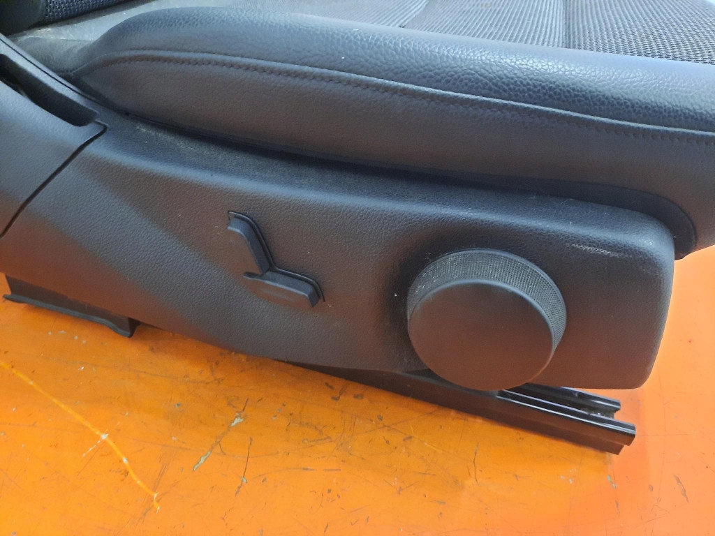 Mercedes Clasa C în 204 07-14 Scaunul pasagerului în față 20420810 Product image