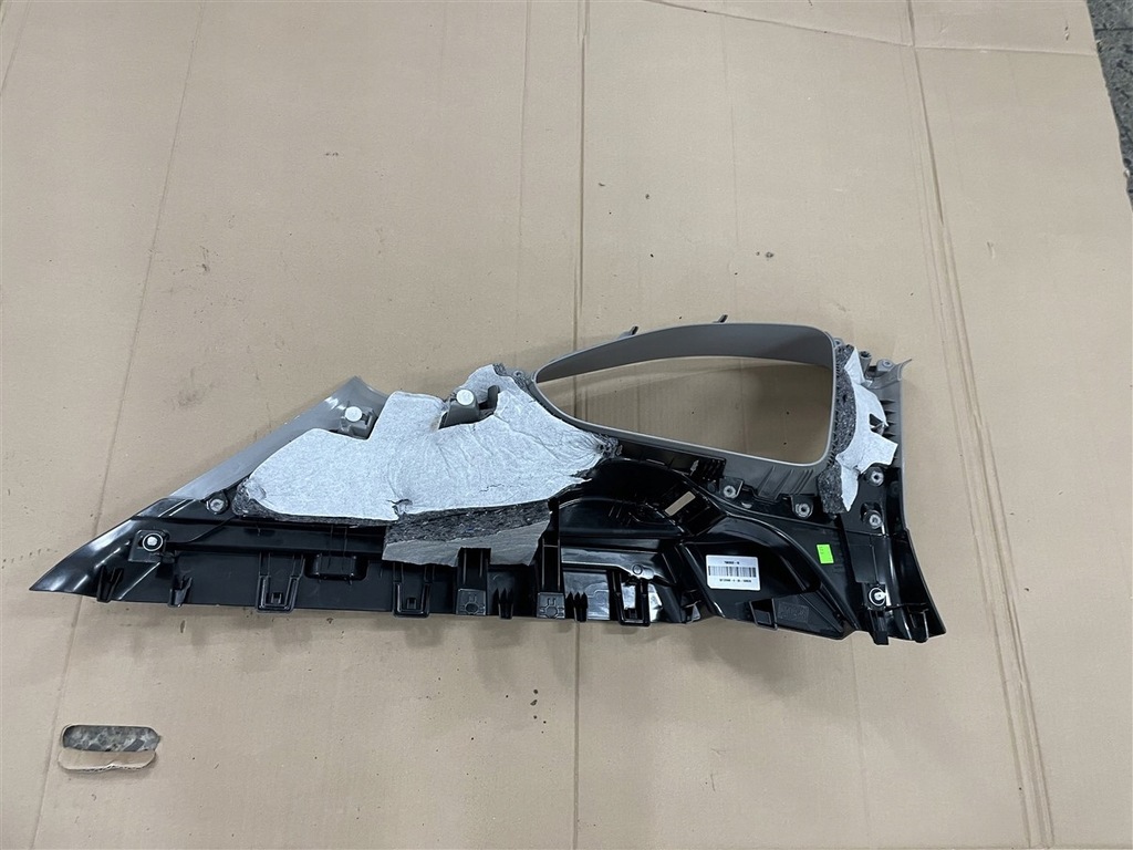 Pilon de plastic Plasaj Scămuit cu portbagaj în spate BMW F48 X1 LI Lift Product image
