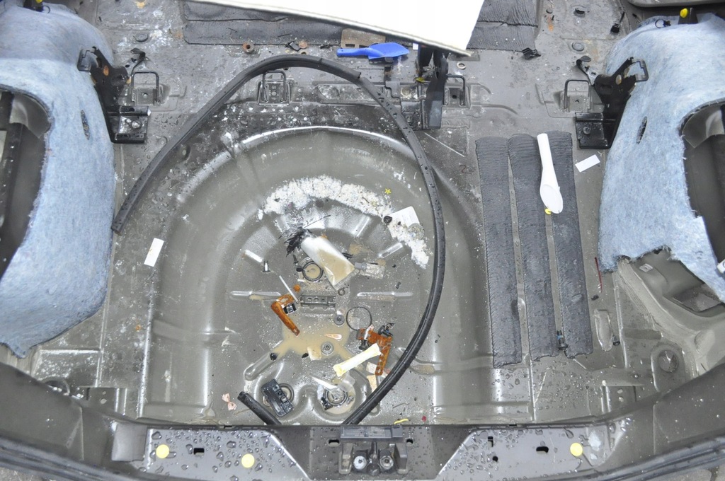 FORD FIESTA MK8 INTREGUL SPATE APOZ CAREEA SPATE STÂNGA DREAPTA CITIȚI DESCRIEREA Product image