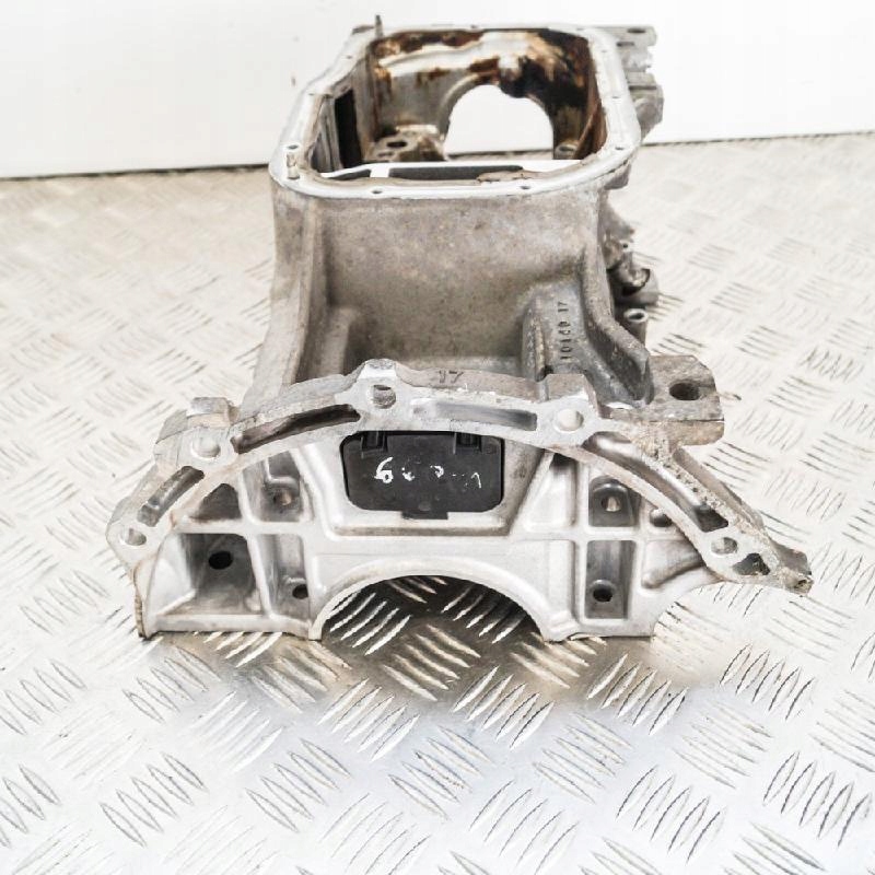 LEXUS CT A10 Rigidire baia de ulei 11420-37010 2014 1.8 Petrol Hybry Product image