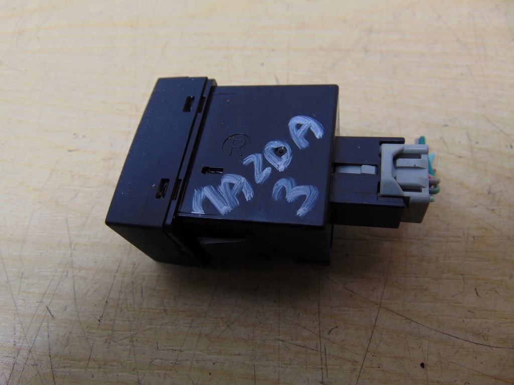 COMUTATOR ÎNCĂLZIRE SCAUNE MAZDA 3 BL BBM366420 Product image