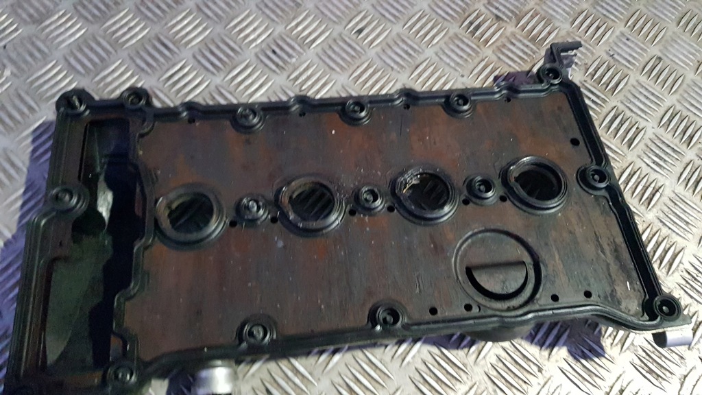 Audi A4 B6 2.0 ALT VALVE COVER Product image