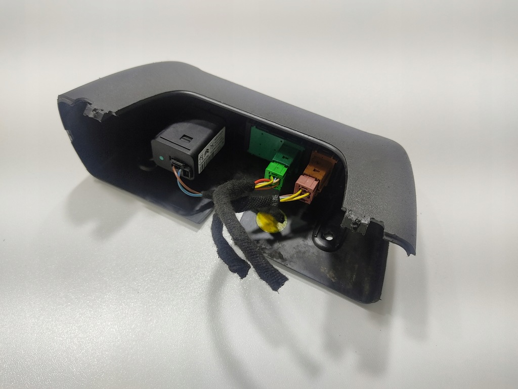 PRISA PORT USB COMUTATOR LAMPI DE PERICOL CITROEN AMI 98217039DX 2020-24 Product image