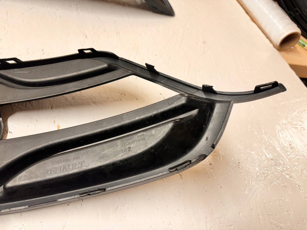 RENAULT MEGANE III LIFT - GRARA BARA SFASTA STÂNGA 261A32193R DREAPTA 261A25882R Product image