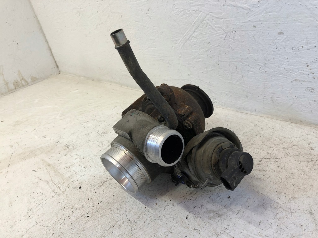 Turbocompresor turbină VOLVO v40 v60 v70 S40 V50 C70 S60 2.0 D D3 12- Product image