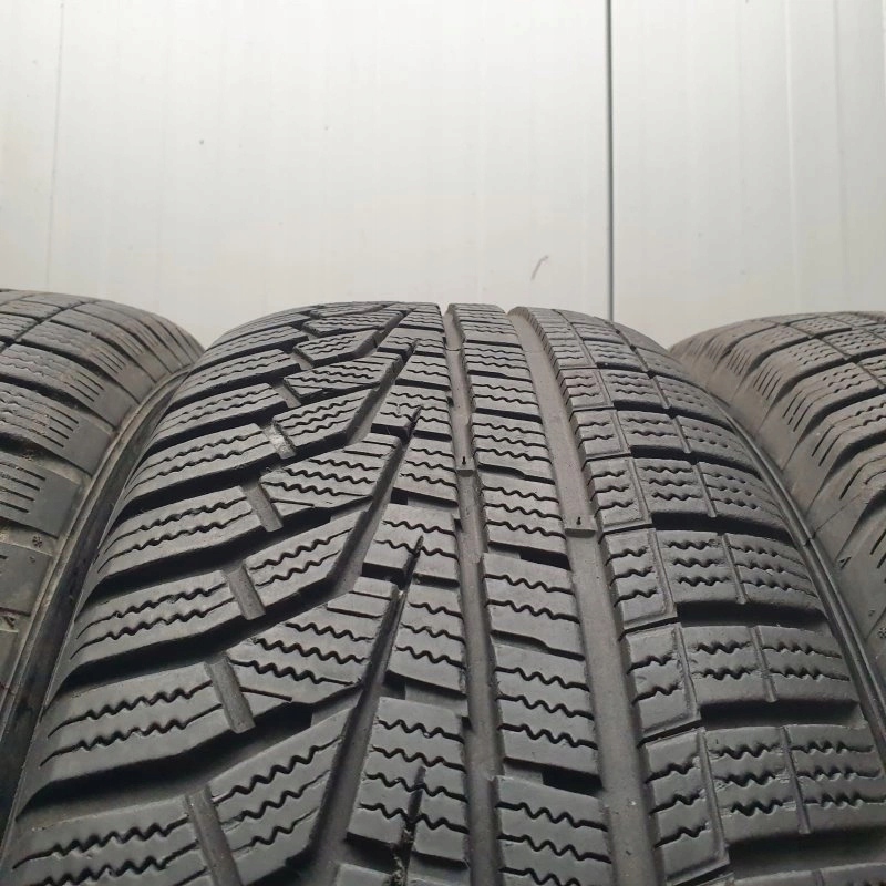 Anvelopă de iarnă Hankook Winter i*cept evo2 SUV W320A 215/70R16 100 T grip Product image