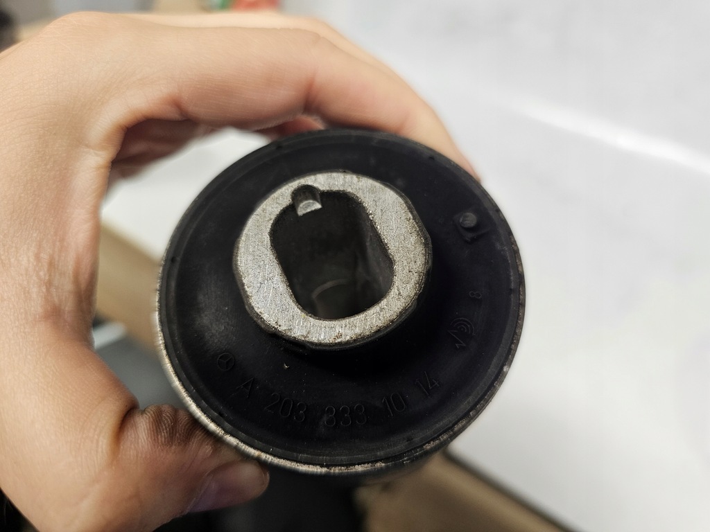 MERCEDES CLASA C W203 BUSCĂ BRĂ FAȚĂ A2033331014 Product image
