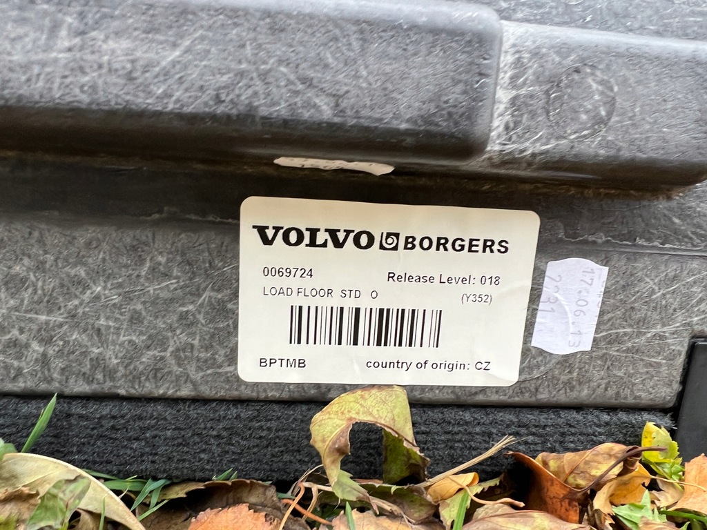 Podeaua compartimentului pentru bagaje care acoperă Volvo OE 39813514 Product image