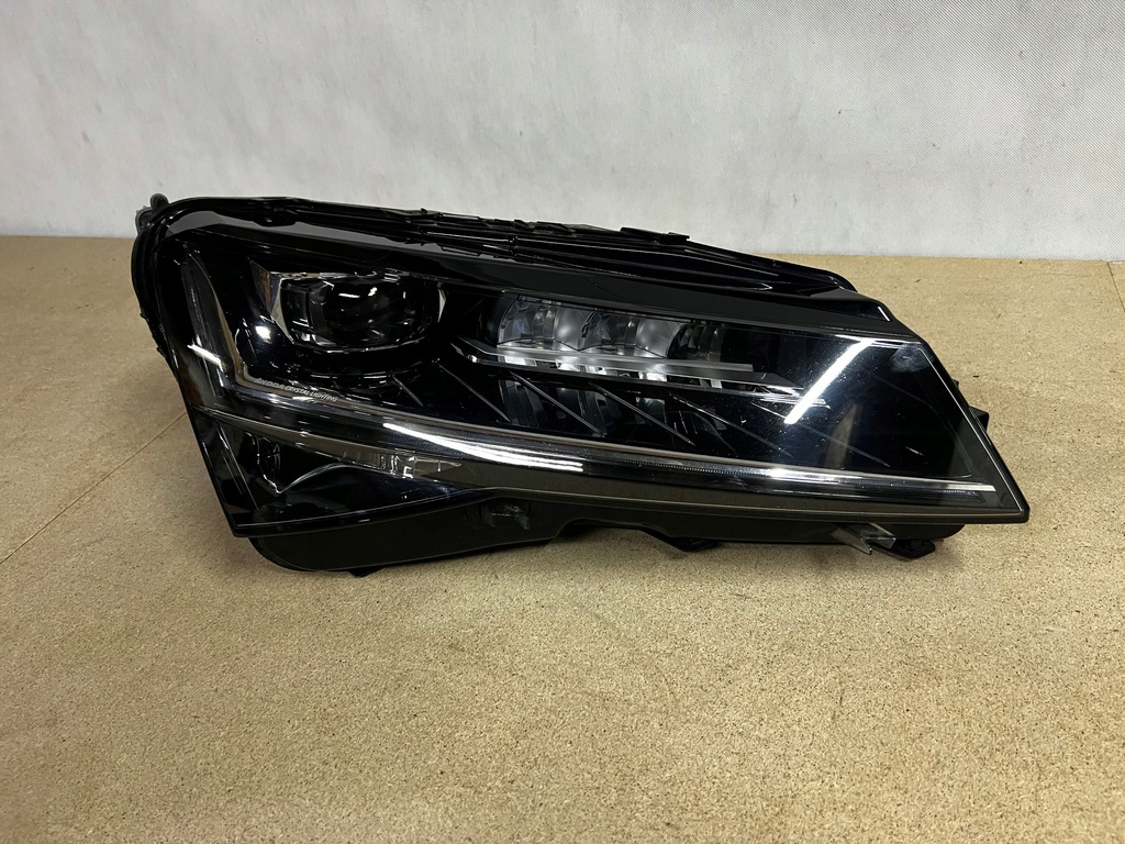 SKODA SUPERB III LAMPĂ DREAPTA FULL LED ÎNALTĂ 3V1941016D 1150.204.0000 Product image