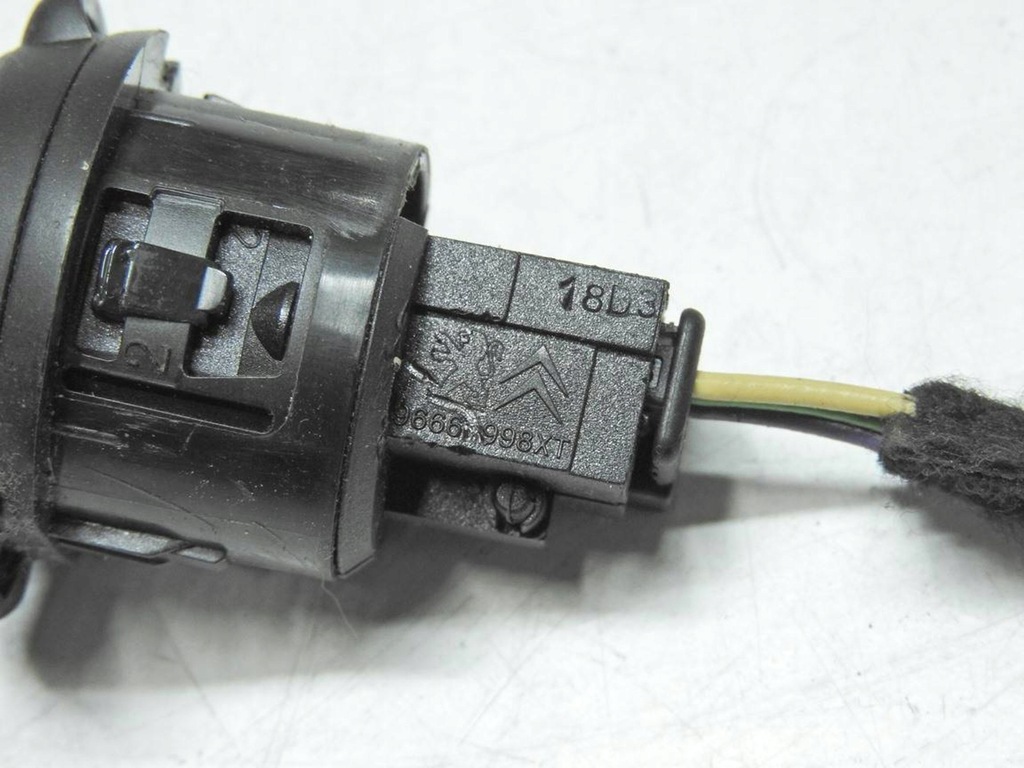 Citroen DS3 09-14 Socket de intrare Aux 9660998Xt Product image