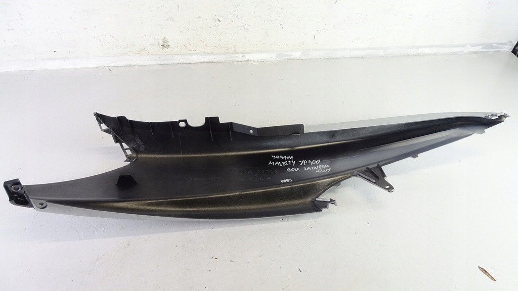 E104 Yamaha Majesty YP 400 Capac caren spate lateral stânga Product image
