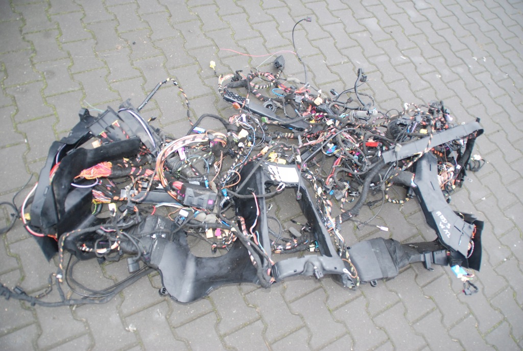 HAMARE, INSTALARE PRINCIPALA, CENTRU COMPARTIMENT MOTOR, AUDI A8 D3 6.0 W12 Product image