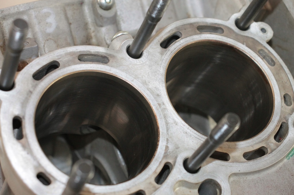APRILIA RSV4 1000 CILINDRI PISTONI MOTOR BLOC CRANKER BLOC Product image