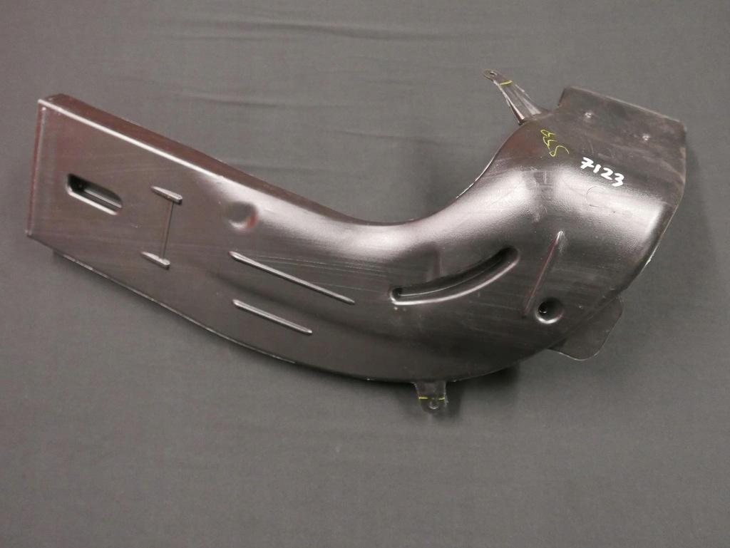 BMW X5 F15 E70 X6 F16 E71 CONDUCTA AER VENTILARE SPATE STANGA 7148529 Product image