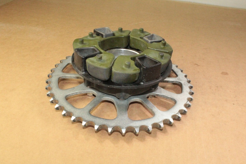 KAWASAKI Z 900 20 - PINION ROATA Product image