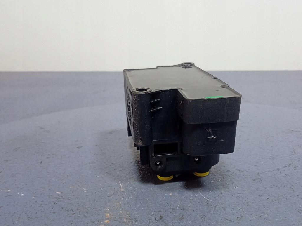 DISTRIBUITOR PNEUMATIC BLOC SUPPA AUDI A6 C7 4H0616013B Product image