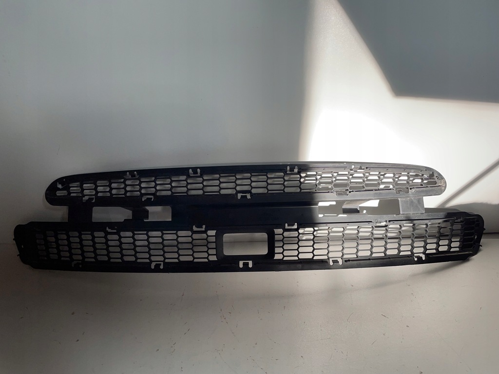 TESLA MODEL S PENTRU GRILĂ BARĂ DE ȘTILUȚĂ RADAR FAȚĂ 1038211-00-A Product image
