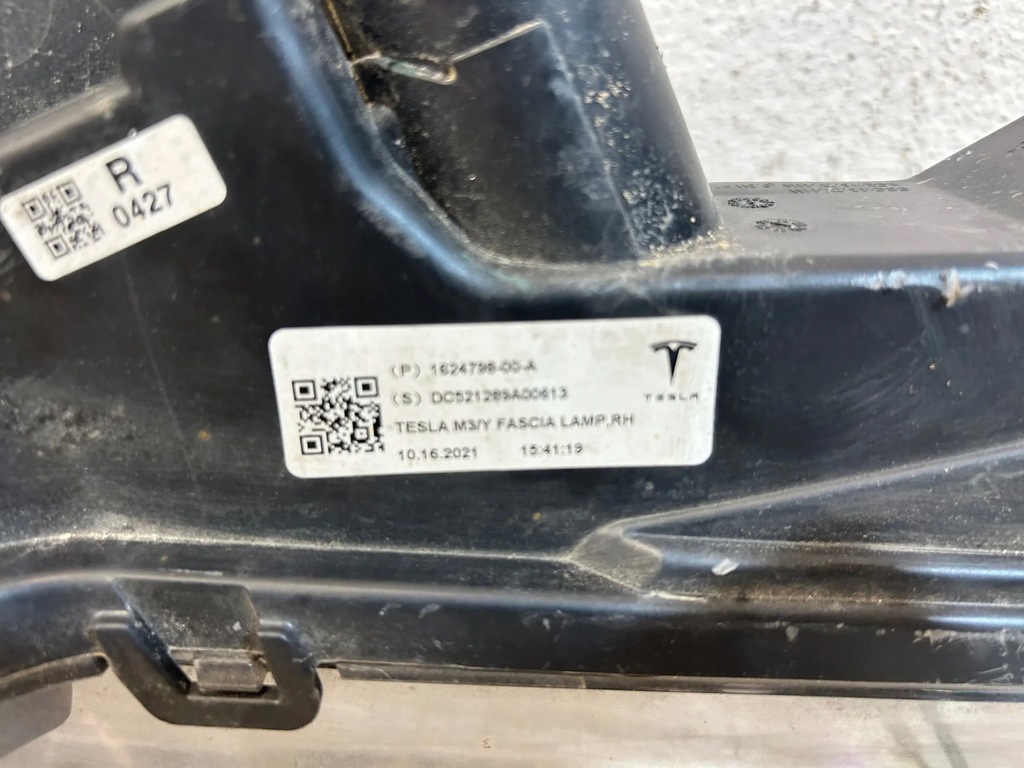 Tesla Model 3 cu halogen față dreapta Product image