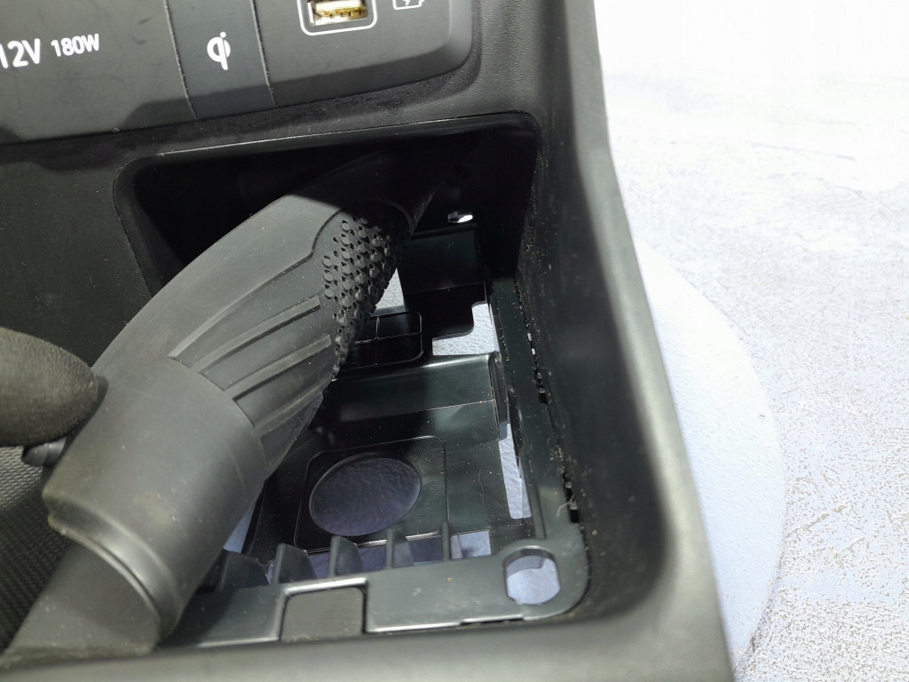 Compartiment de depozitare Hyundai Tucson IV al tunelului mijlociu 84630-N7000 Product image