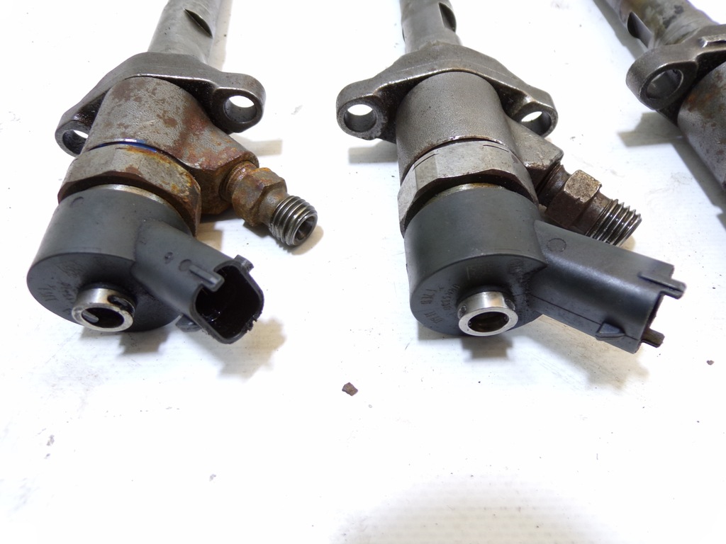 INJECTOARE RENAULT 3.0 DCI 0445110168 Product image
