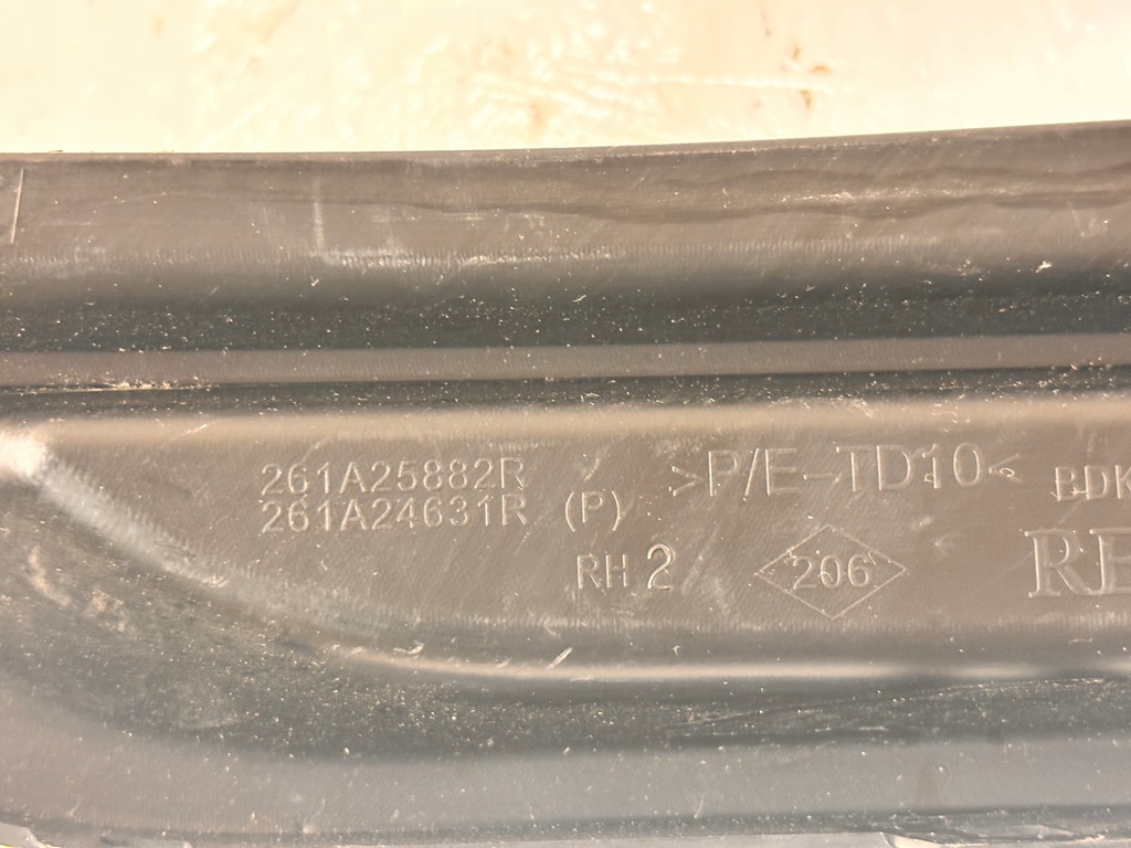 RENAULT MEGANE III LIFT - GRARA BARA SFASTA STÂNGA 261A32193R DREAPTA 261A25882R Product image