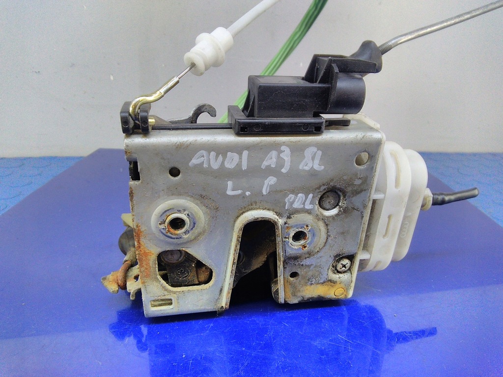 AUDI A3 8L BLOCARE UȘĂ STÂNGA FAȚĂ 8L1837015 Product image