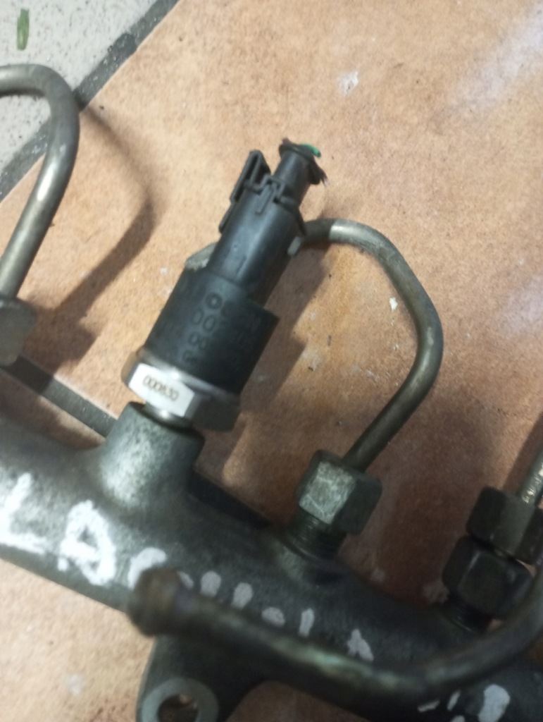 Renault OE 0445214015 șină injector Product image