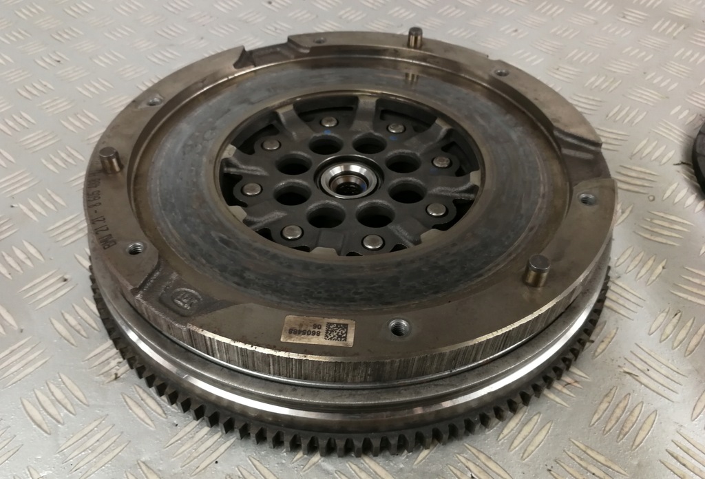 7614326 7614327 placa de presiune ambreiaj volanta dubla masa BMW F20 F21 F22 1.5 T Product image