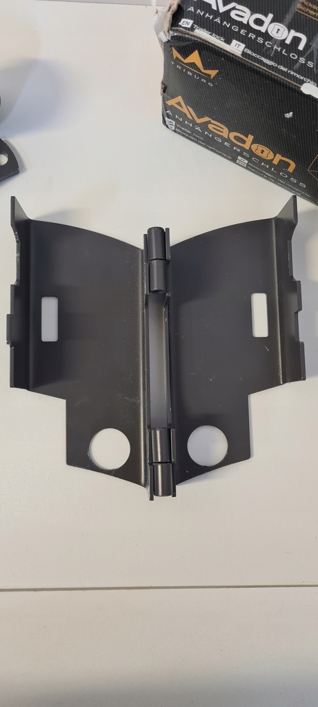 TRIBURG Încuietoare remorcă cu capac de protecție AHK 200 x 91 x H87 mm Product image