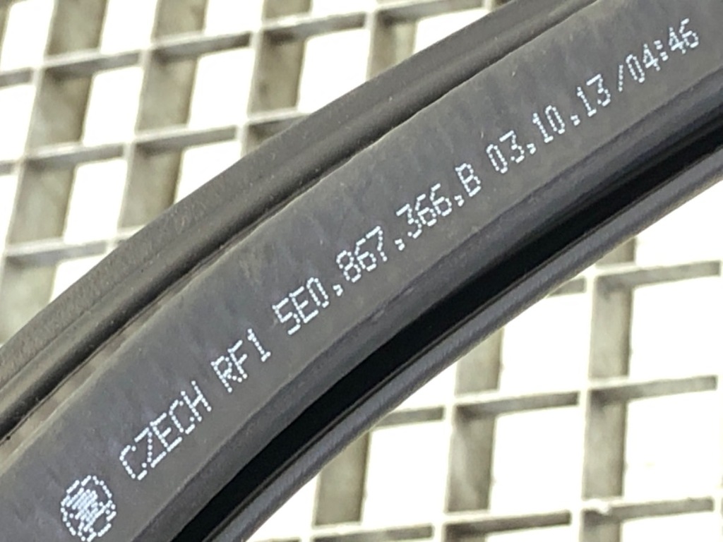GARNITURA SKODA OCTAVIA III Combi 5E0867366B Product image