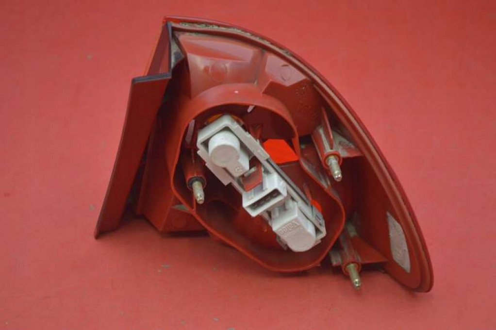 LAMPĂ STANGA SPATE TOYOTA AVENSIS T22 COMBI 00-03 Product image