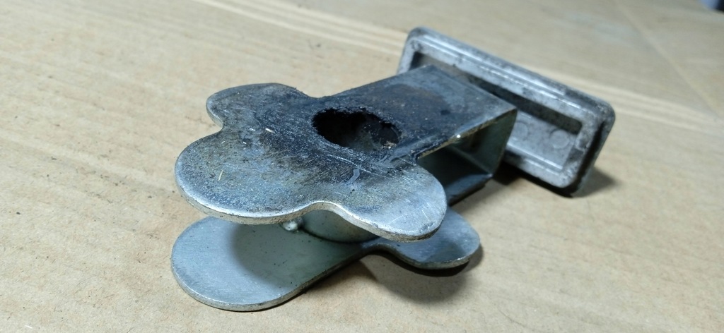 SUZUKI GSF 600 1200 BANDIT TENSIONATOR LANȚ ROATA SPATE Product image