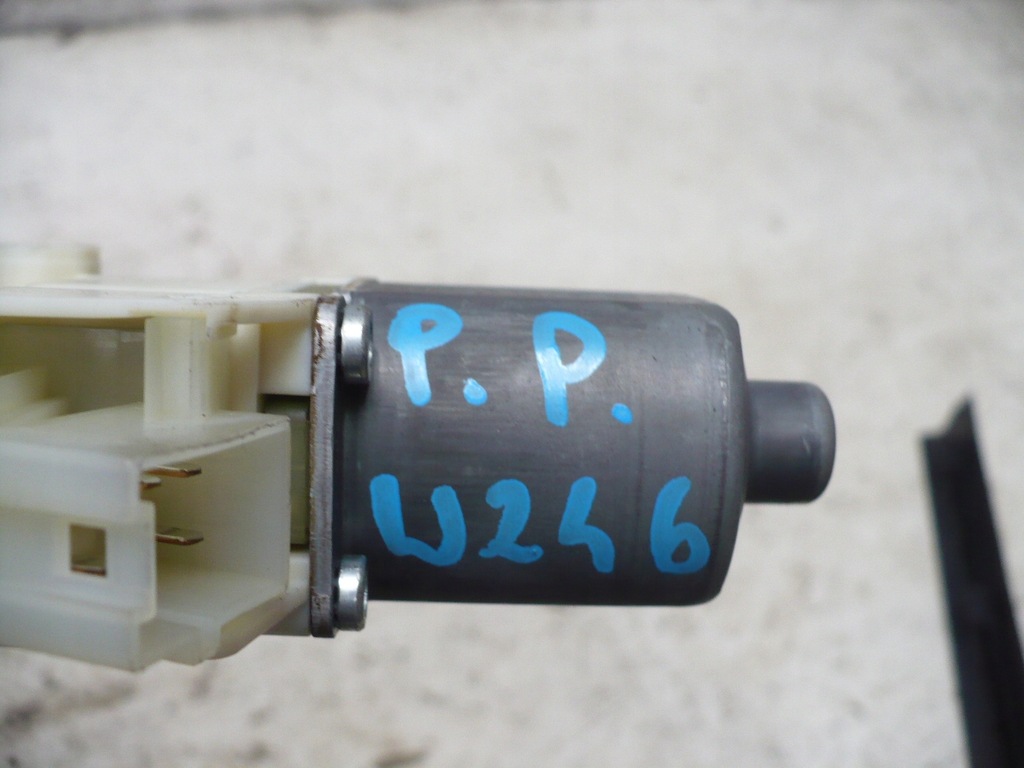Mercedes motor de parbriz din față dreapta Product image