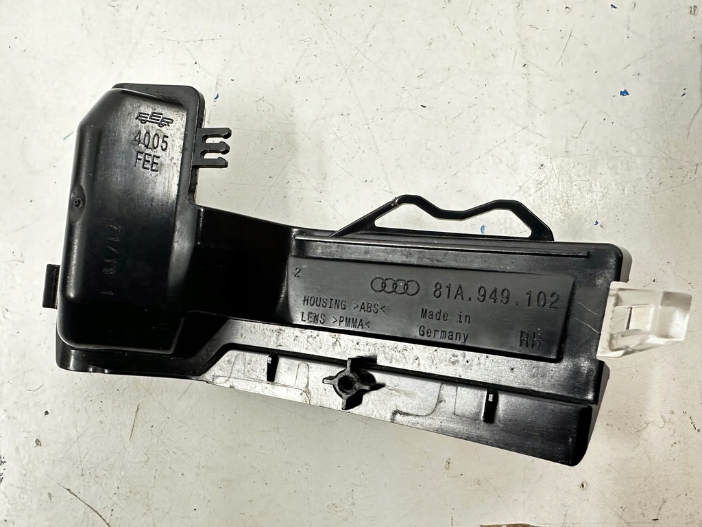 BLIPER SEMNAZUL OGLINZĂ DREAPTA AUDI Q2 81A NOU SAU 81A949102 Product image
