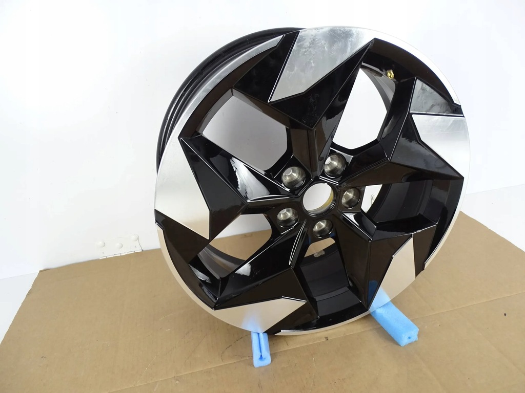 JANTE RENAULT 7J x 18 CH5 ET35 5X114.3 403002401R Product image