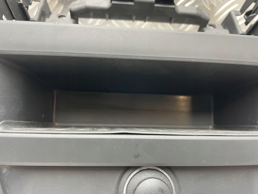CAPAC BMW F10, PLACA CONSOLĂ TUNEL CENTRAL, LAMPĂ ȚIGĂRI SPATE 9206664 Product image