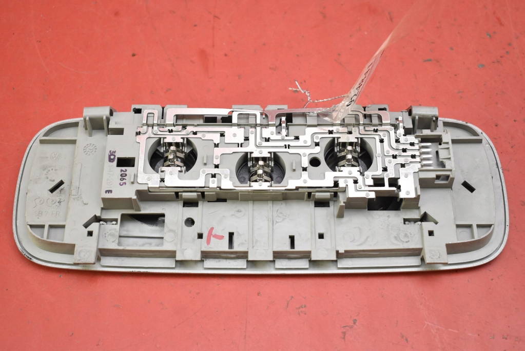 LAMPĂ INTERIOARĂ SPATE 3C0947291E VW PASSAT B7 10-15 Product image