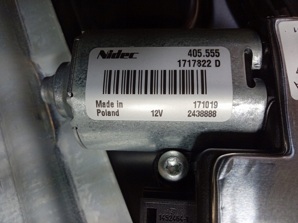 BMW G30 5 TRAPOZ 8067930 Product image