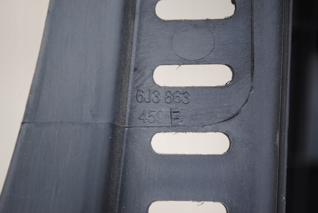 Capacul curelor din spate al portbagajului 6J3863459E scaun Ibiza IV 6J lift Product image