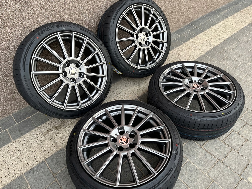 SKODA SUPERB III ROȚI DE VARĂ 235/40R19 AEZ NOU Product image
