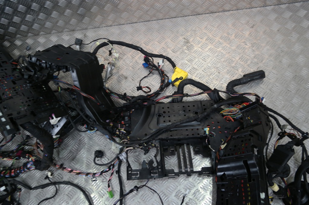 MERCEDES W205 AMG 6.3 COMBI INSTALARE INTERIOARĂ Product image
