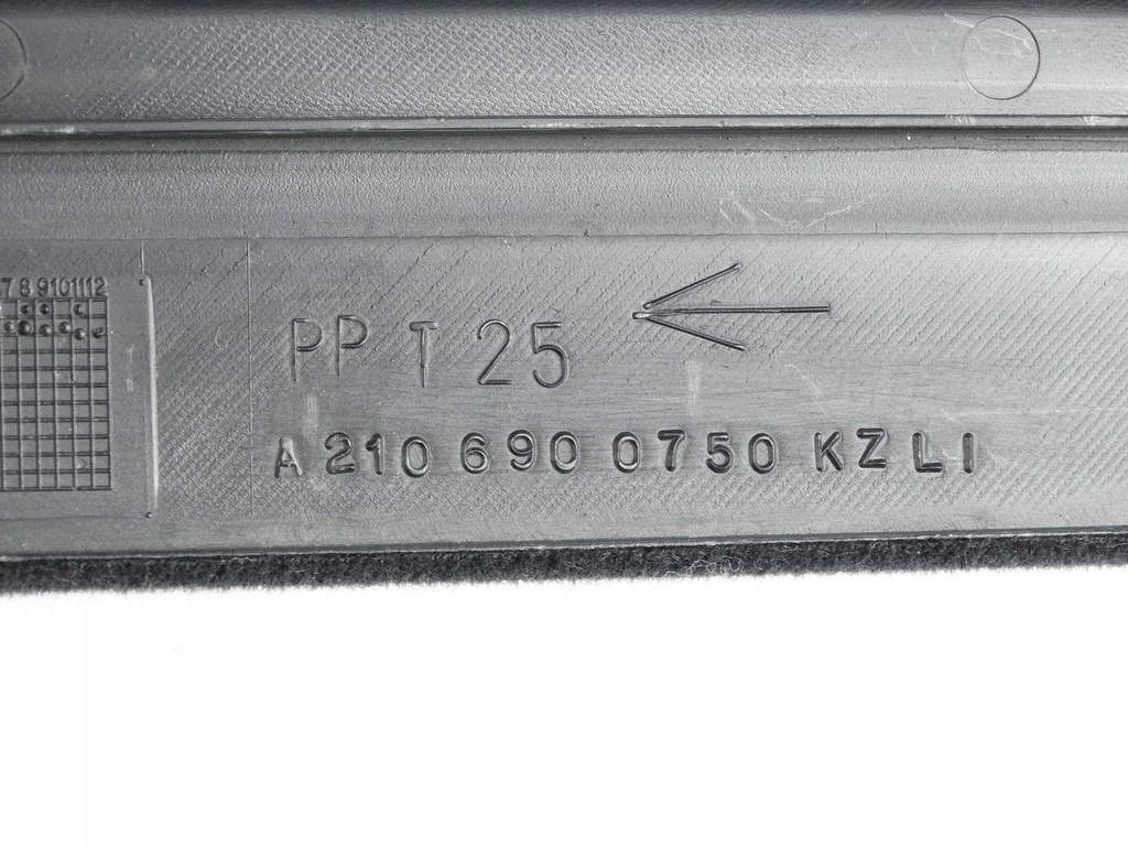 Mercedes Clasa E W210 COMBI BANDA CAPITURILOR, SPATE STANGA A2106900750 Product image