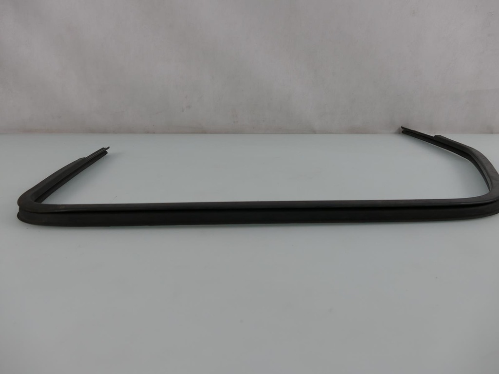 MITSUBISHI CANTER FUSO 7C15 DOOR WINDOW SEAL Product image