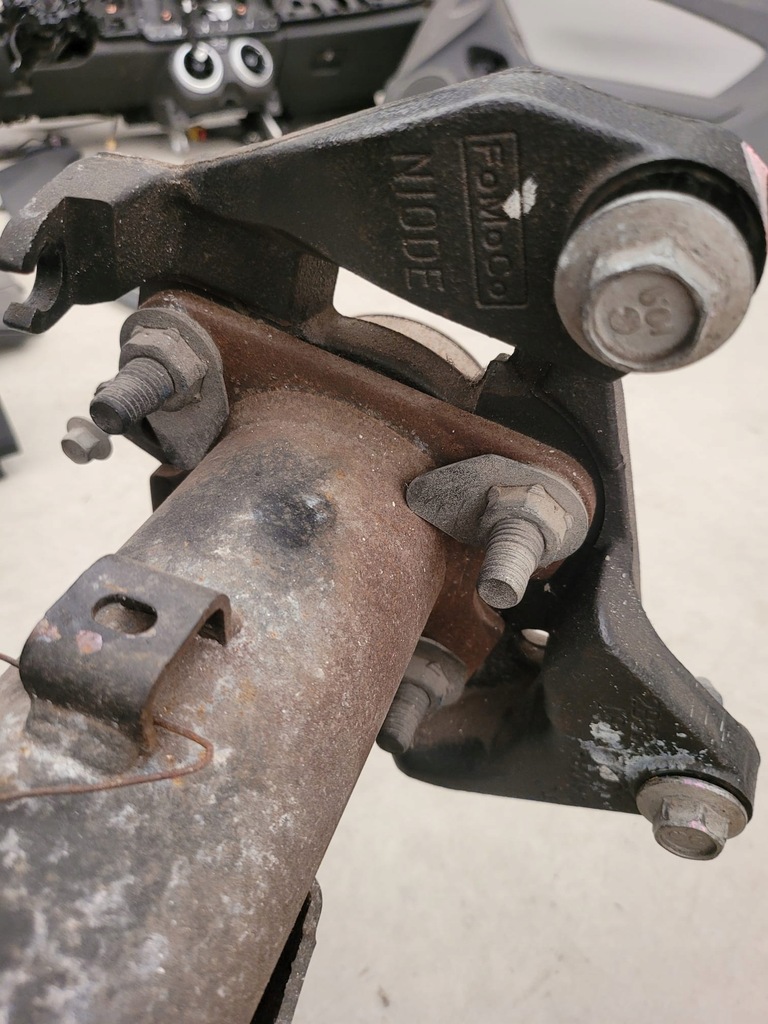 2015+ FORD F150 ETRIER DE FRANA POMPA SUPORT AXEA DE MONTARE SPATE Product image