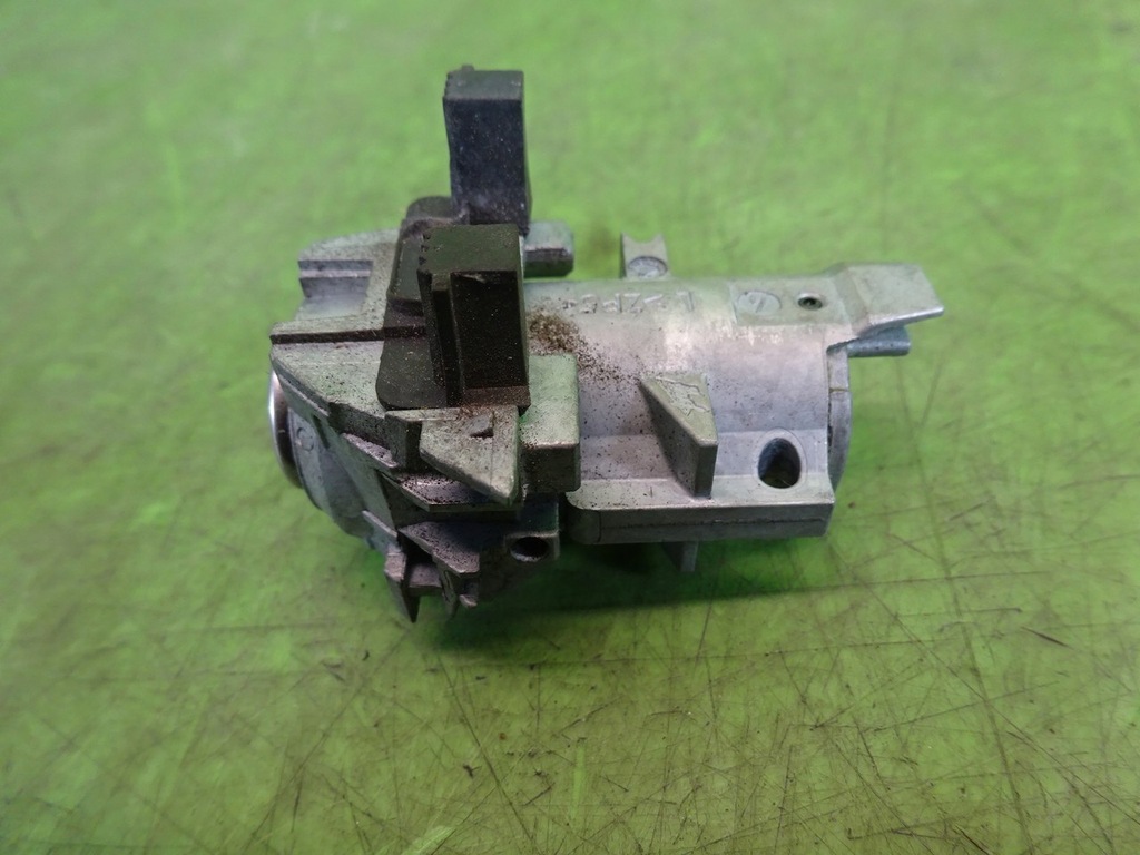 Inserție de blocare cu tasta INFINITI Q30 QX30 Product image