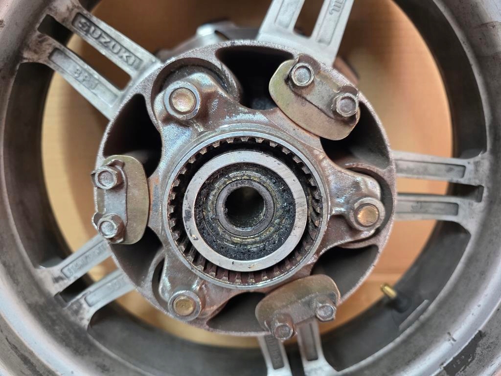 Suzuki Burgman un 650 02-12 lângă marginea din spate Product image