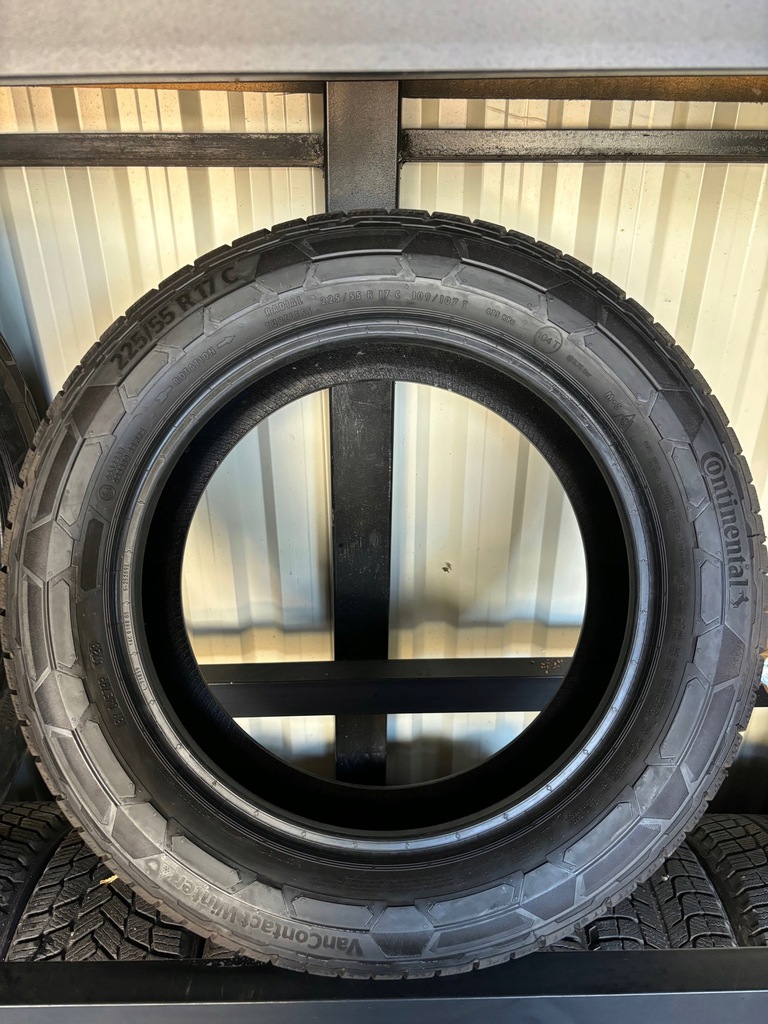 2x anvelope de iarna Continental 225/55R17C 6mm, stare foarte buna, 2022. Product image