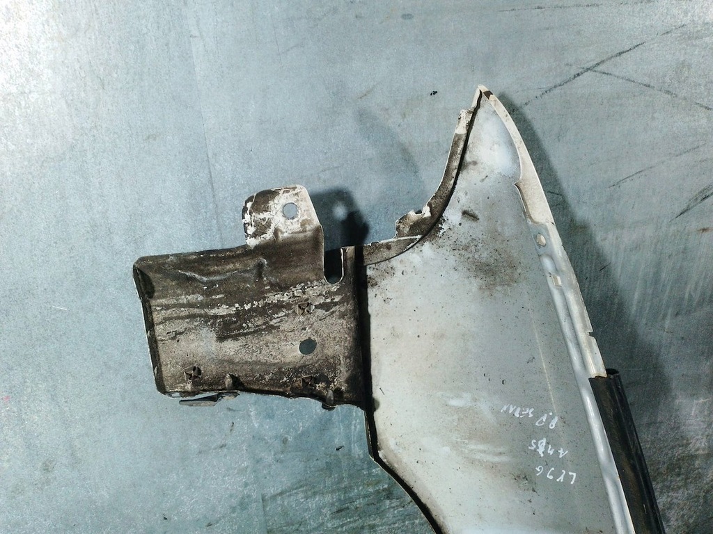 Sedanul din dreapta Front Fender Audi A4 B5 Ly9G Sedan Product image
